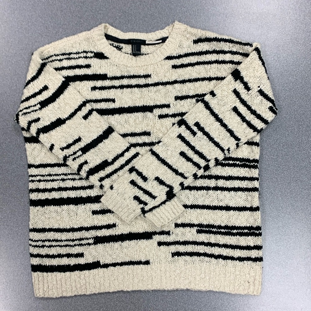Forever 21 Women’s small Sweater, white/black color.